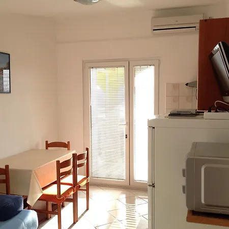 Apartment Miocici 13072c