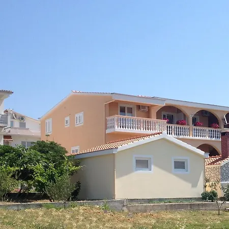 Apartment Miocici 13072c